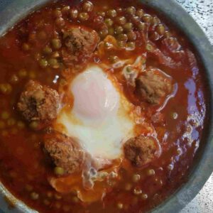 Tajine de kefta a la tchaktouka et aux œufs