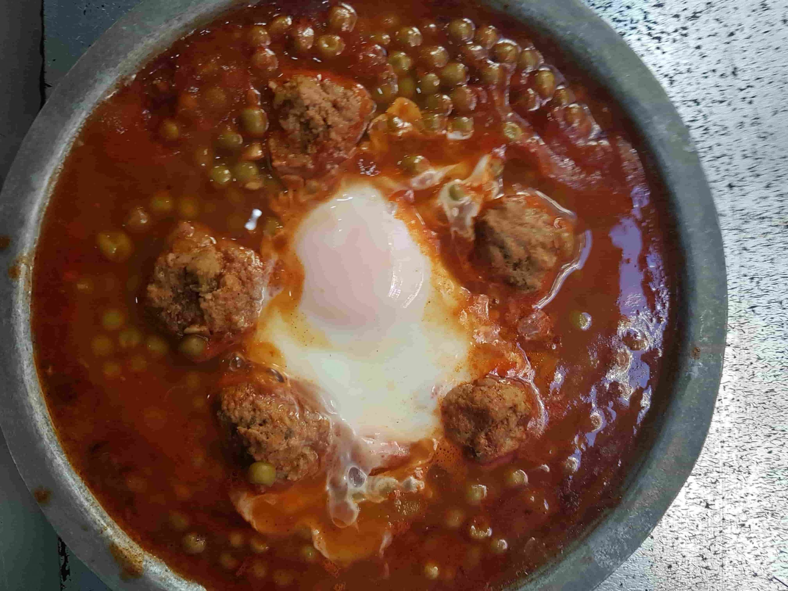 Tajine de kefta a la tchaktouka et aux œufs