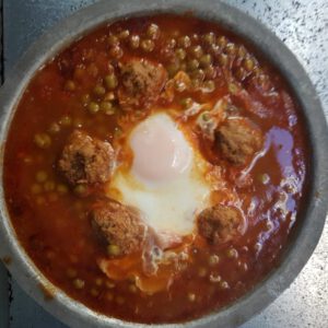 Tajine de boulettes de kefta à l'oeuf