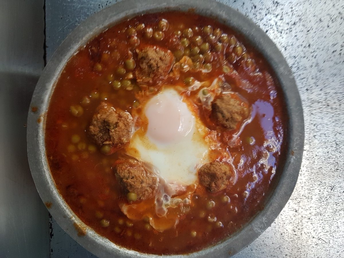 Tajine de boulettes de kefta à l'oeuf