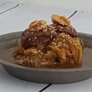 Tajines de poulet aux raisins sec et oignons confits